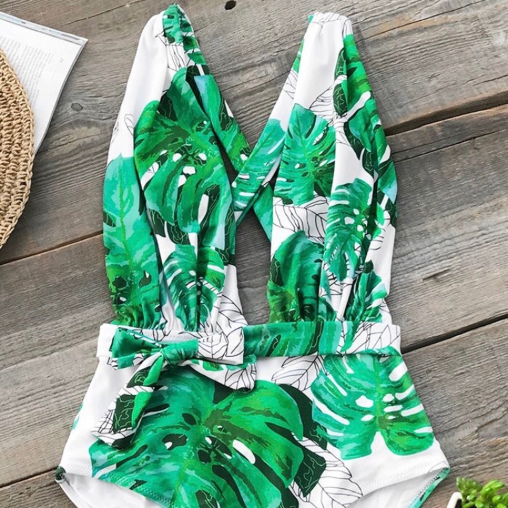 NEW Cupshe green and white leaf prong one pc suit